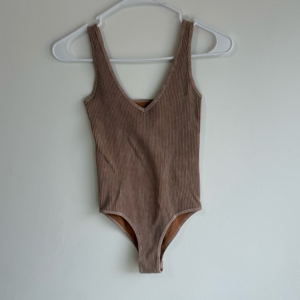 Aura Tan Ribbed V-Neck Bodysuit